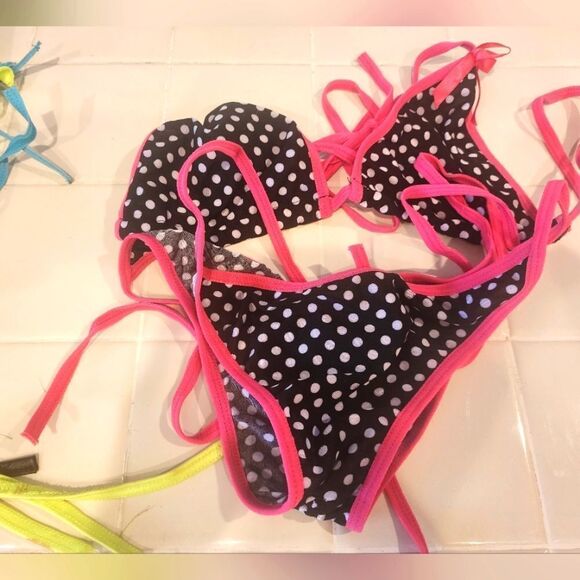 Lot of 20 swimsuits- tops & bottoms - Picture 5 of 10